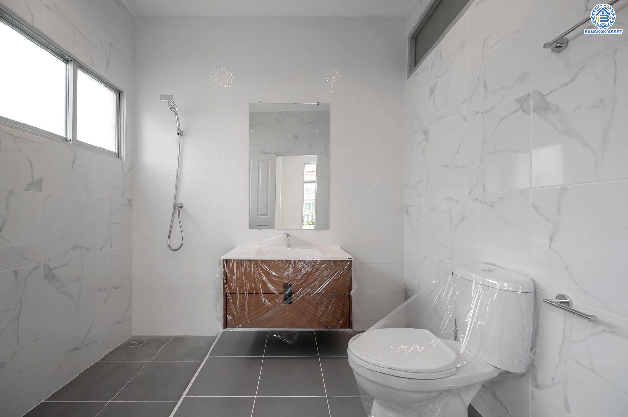 บ้านมือสองตกแต่งใหม่ โครงการ ศุภาลัยพาร์ควิลล์2 พหลโยธิน48 เนื้อที่ 71.6 ตร.ว. ฟังก์ชัน 3 ห้องนอน 4 ห้องน้ำ 1 ห้องแม่บ้าน จอดรถได้ 2 คัน บนทำเลเดินทางสะดวกเชื่อมต่อถนนสายไหม, ถนนลำลูกกา, ถนนพหลโยธิน ใกล้รถไฟฟ้าสายสีเขียว "สถานีสายหยุด" และทางด่วน "ฉลองรัช"